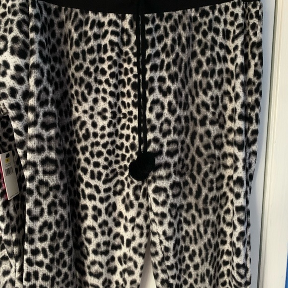 New Leopard Print Sleepwear with Long Pants - Picture 3 of 6